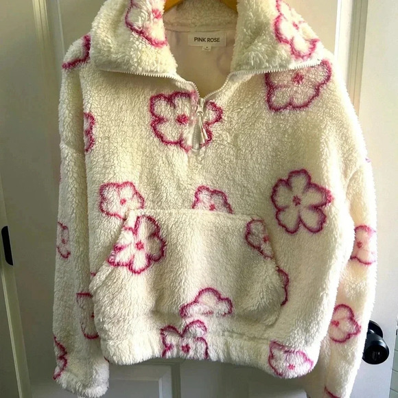 Pink Rose Tops - NWOT unworn size M women’s super soft fleece top. Half zip. Collar.Pocket.Floral